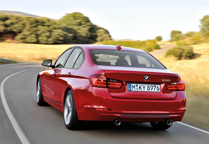 Με το Driving 
Experience Control η νέα BMW ρυθμίζει την απόκριση στο γκάζι, το τιμόνι, το αυτόματο κιβώτιο και τη σκληρότητα της ανάρτησης. 